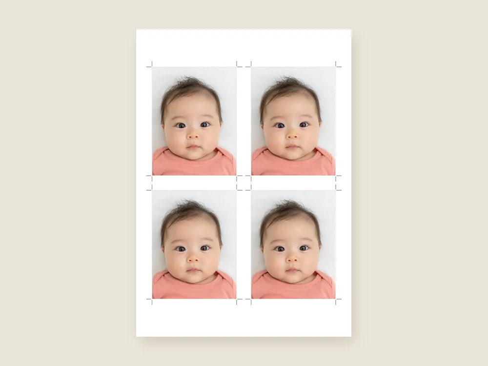 45×35mmの写真を並べた印刷用シートと、切り取った写真の裏に名前を書いた例